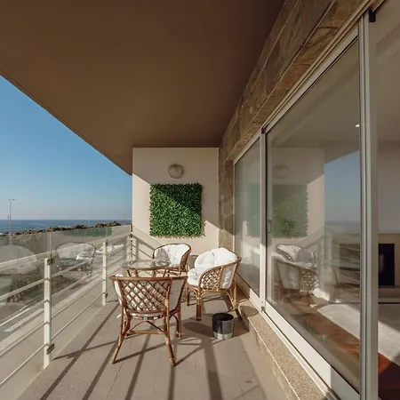 Modern Grand Seaside & Seaview By Vacationy *