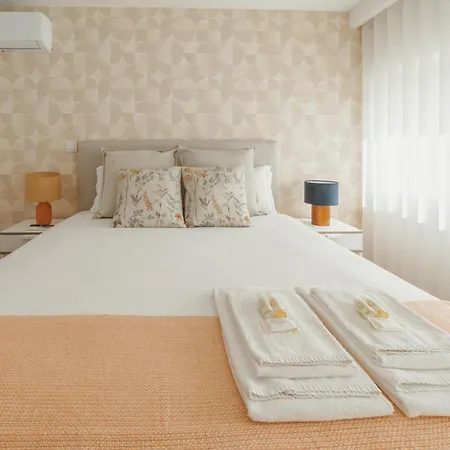 Modern Grand Seaside & Seaview By Vacationy *