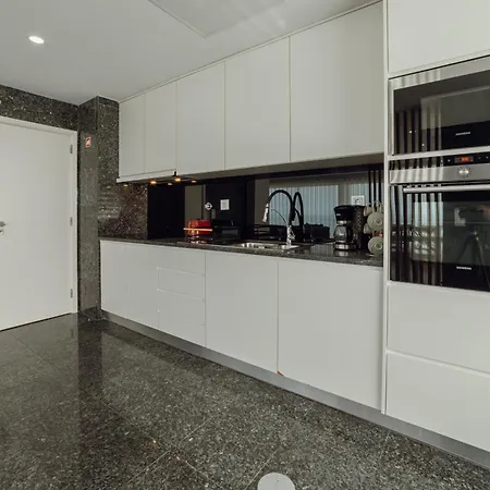 Modern Grand Seaside & Seaview By Vacationy Matosinhos (Porto)