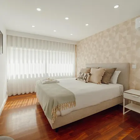 Modern Grand Seaside & Seaview By Vacationy * Matosinhos (Porto)