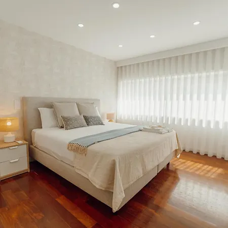 Modern Grand Seaside & Seaview By Vacationy