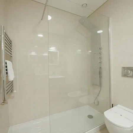 Modern Grand Seaside & Seaview By Vacationy Apartamento